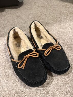UGG Black dakota moccasins